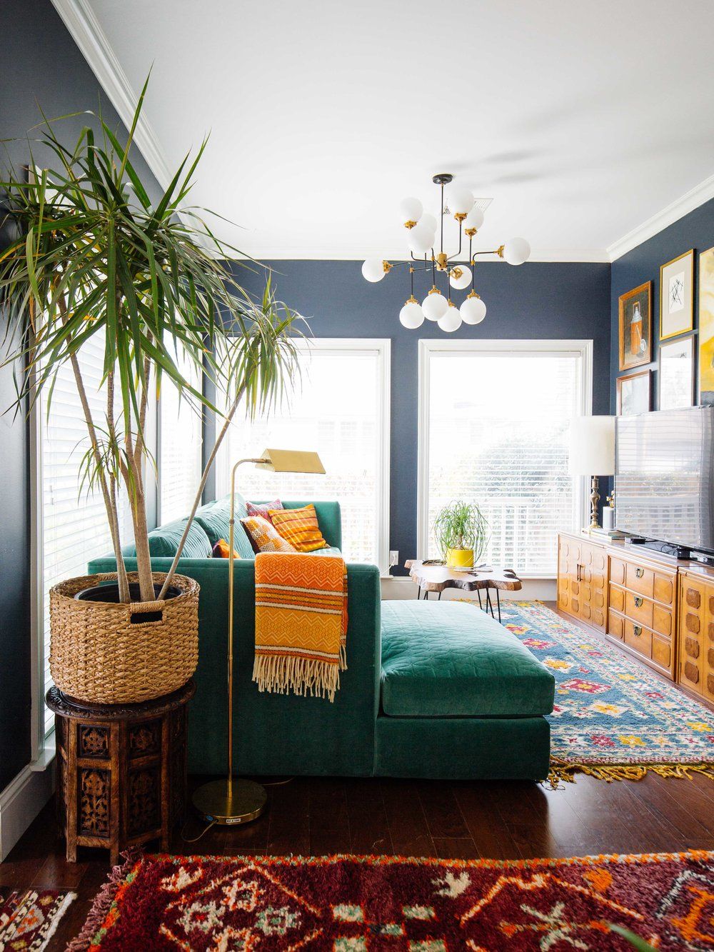 Beautiful and Colourfull Livingroom 37