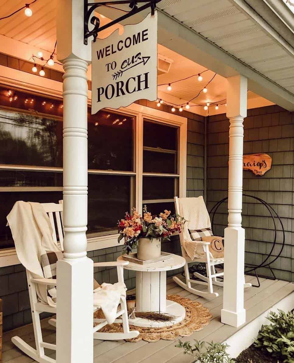 Elegant Porch Decoration 38