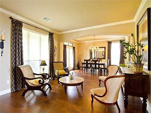 Comfortable formal Living Room 7112 Via Correto Dr Austin Tx