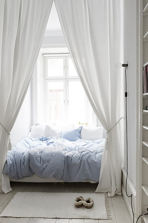 Curtains for Small Bedroom Windows 35 Spectacular Bedroom Curtain Ideas the Sleep Judge