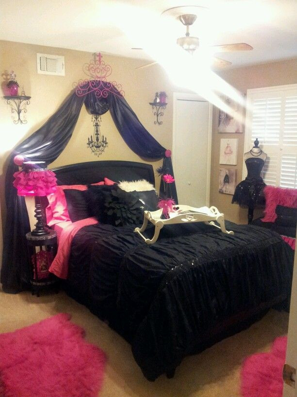 Pink and Black Bedroom Decor Black N Pink Paris themed Room I Can totally See This as My
