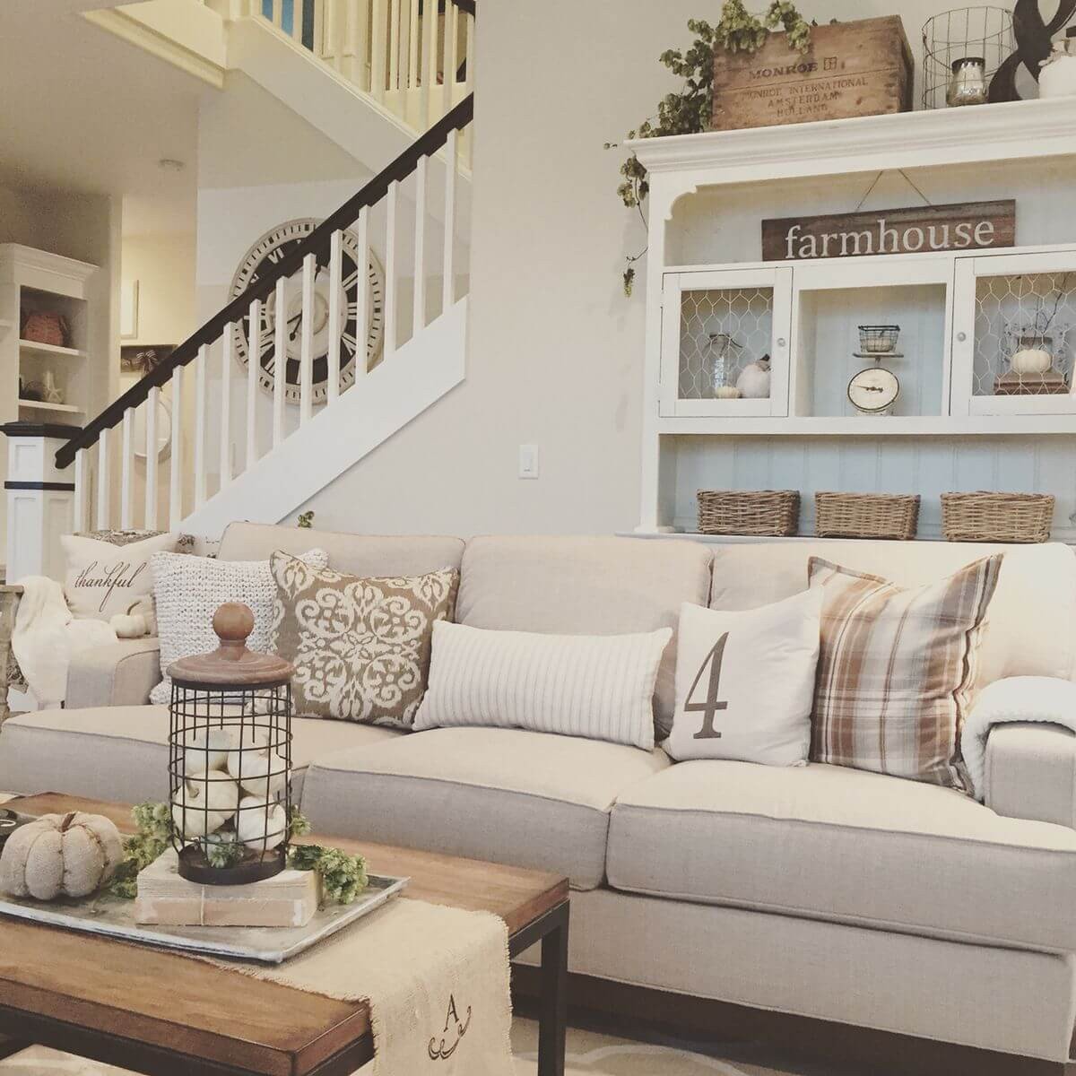  28 Small Farmhouse Living Room Ideas
